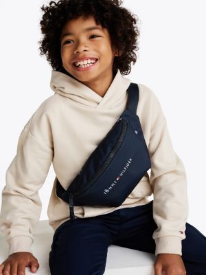 riñonera essential de niños con logo azul de diseño inclusivo infantil tommy hilfiger