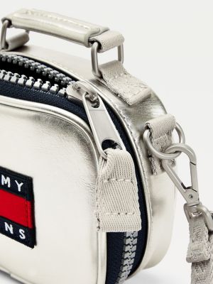Miniatyurnaya Sumka S Effektom Metallik Seryj Tommy Hilfiger