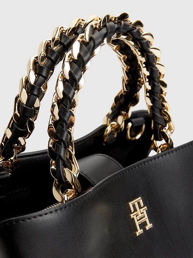black medium-satchel mit monogramm-emblem für damen - tommy hilfiger