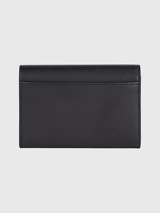 black chic medium monogram flap wallet for women tommy hilfiger