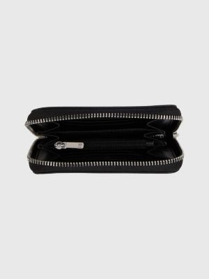 black medium pebble grain monogram wallet for women tommy hilfiger