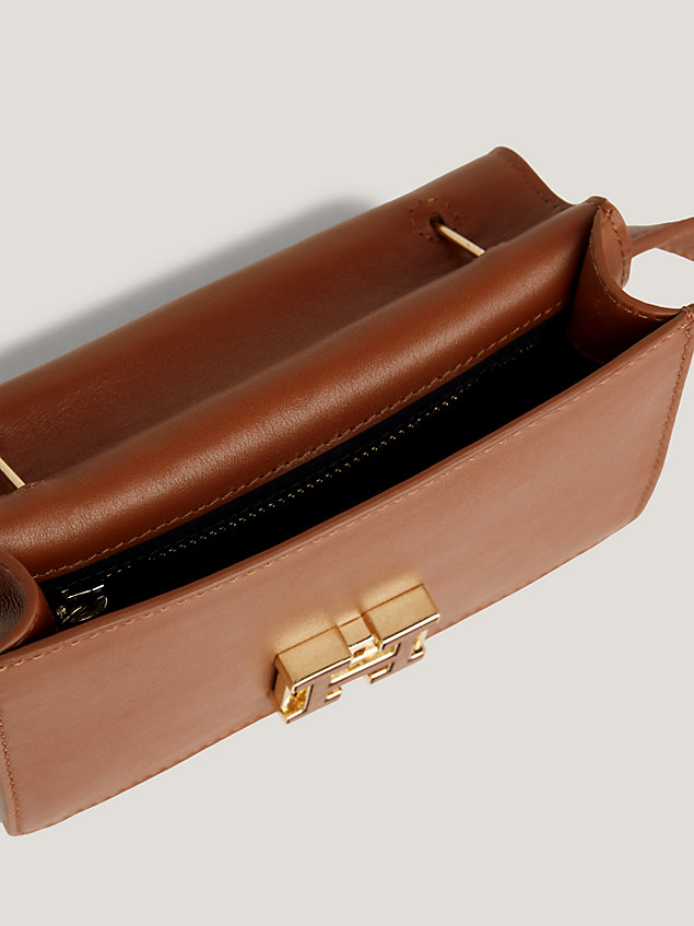 brown leather crossbody-tasche mit steckverschluss für damen - tommy hilfiger