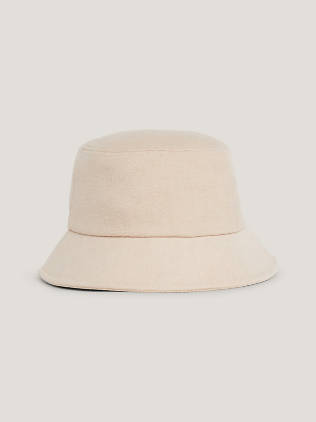 beżowy szykowny kapelusz rybacki z monogramem dla kobiety - tommy hilfiger