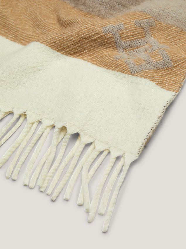 beige chic colour-blocked sjaal met monogram voor dames - tommy hilfiger