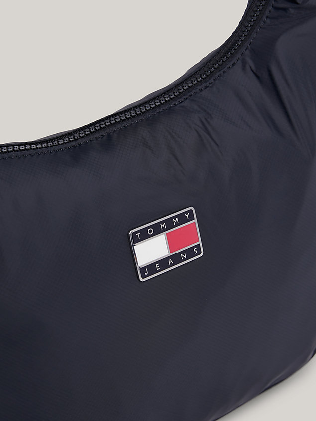 black schultertasche aus recycling-nylon mit logo für damen - tommy jeans
