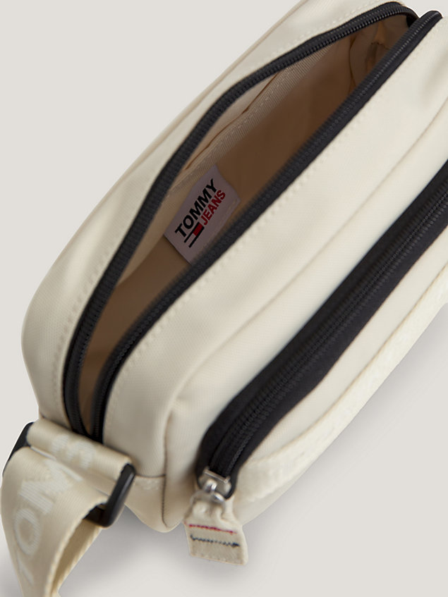 beige essential crossbody-tasche mit logo-tape für damen - tommy jeans