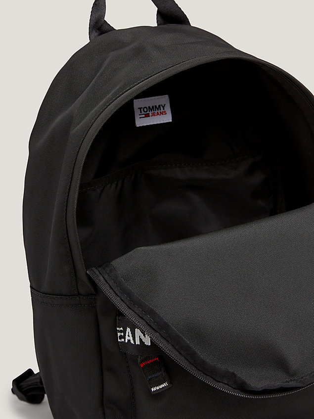 black essential rucksack aus recycling-material für damen - tommy jeans