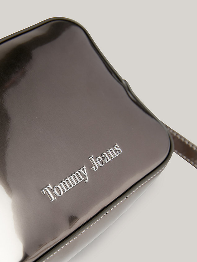 grey kameratasche mit metallic-finish und logo für damen - tommy jeans