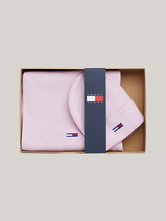 pink beanie und schal mit flag im geschenkset für damen - tommy jeans