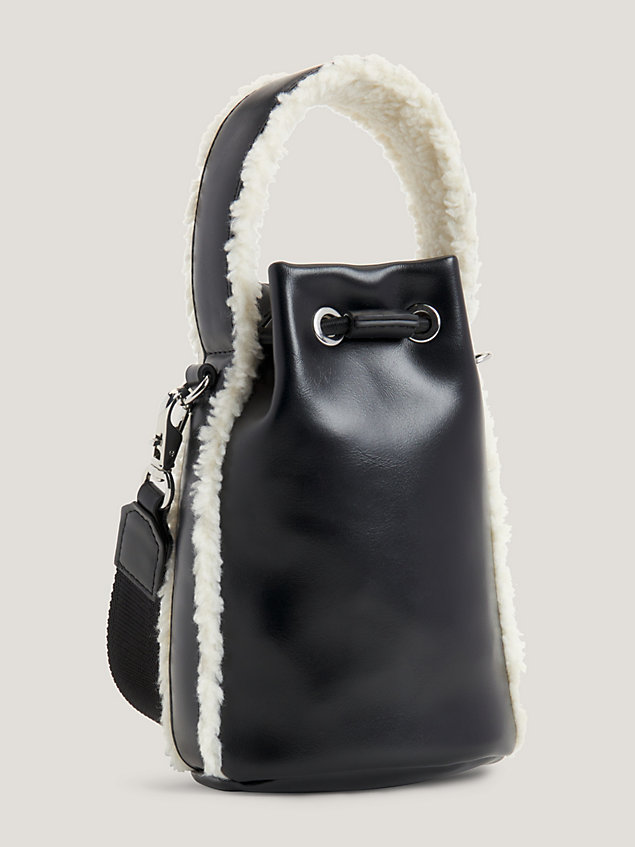 black bucket bag met sherpa voor dames - tommy jeans