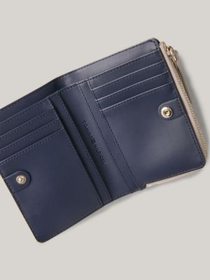 Tommy hilfiger deals wallet with zipper