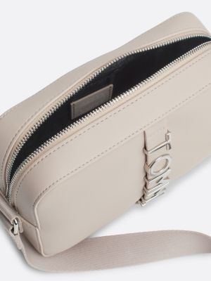 camera bag city con logo in metallo beige da donne tommy jeans