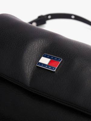 sac bandoulière à rabat rembourré noir pour femmes tommy jeans