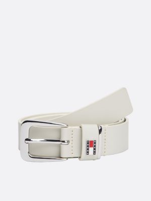 white riem van leer met metalen tommy-badge voor dames - tommy jeans