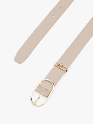 cinturón de piel con hebilla ovalada y monograma th beige de mujeres tommy hilfiger