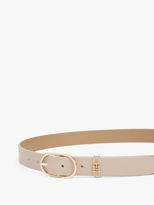 cinturón de piel con hebilla ovalada y monograma th beige de mujeres tommy hilfiger