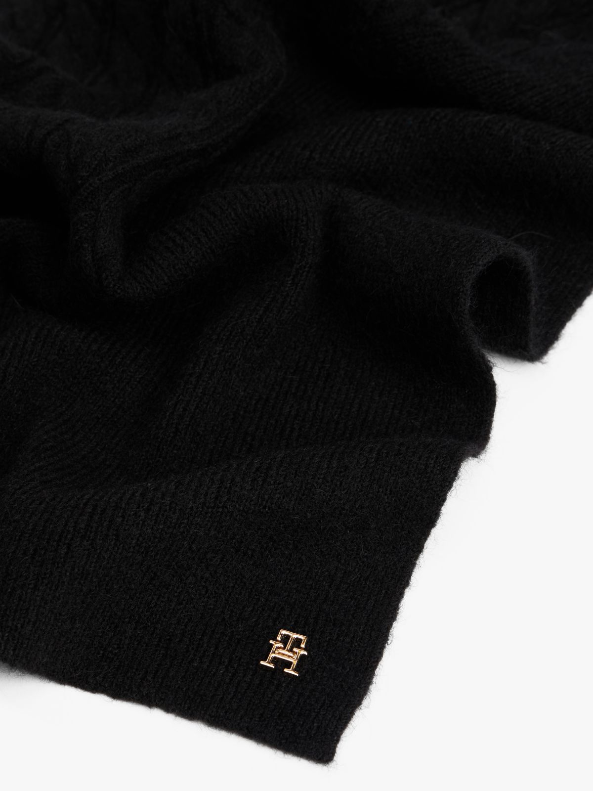 Chic Cable Knit Fluffy Scarf — Black