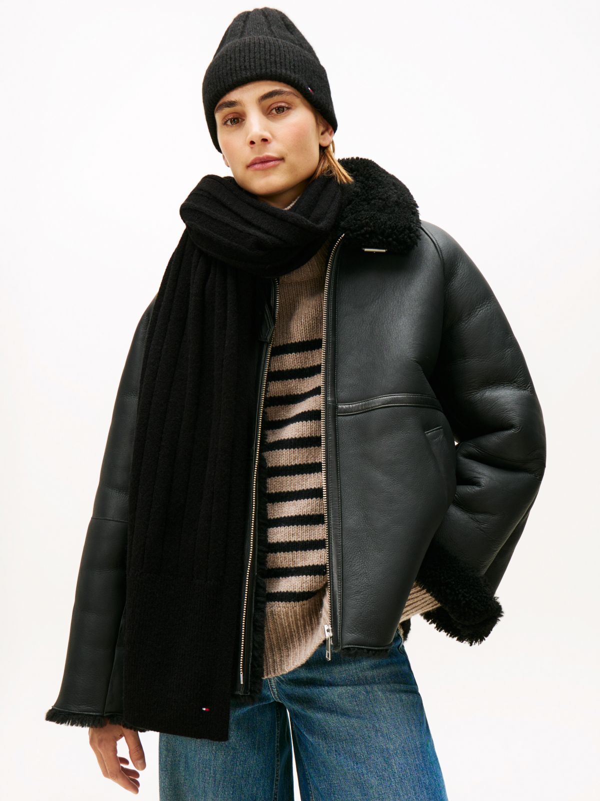 Fluffy Beanie And Scarf Gift Box — Black
