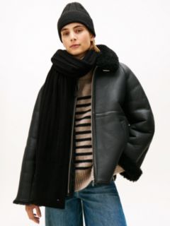 Fluffy Beanie And Scarf Gift Box — Black 4
