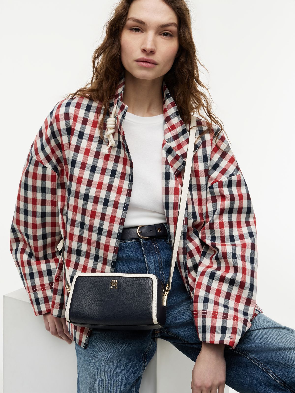 Colour-Blocked TH Monogram Crossbody Camera Bag — Blue