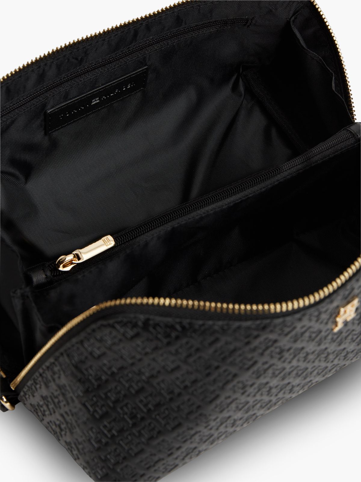 Hilfiger Icon Debossed Washbag — Black
