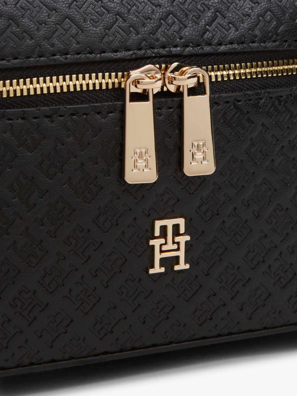 Hilfiger Icon Chain Strap Vanity Case — Black