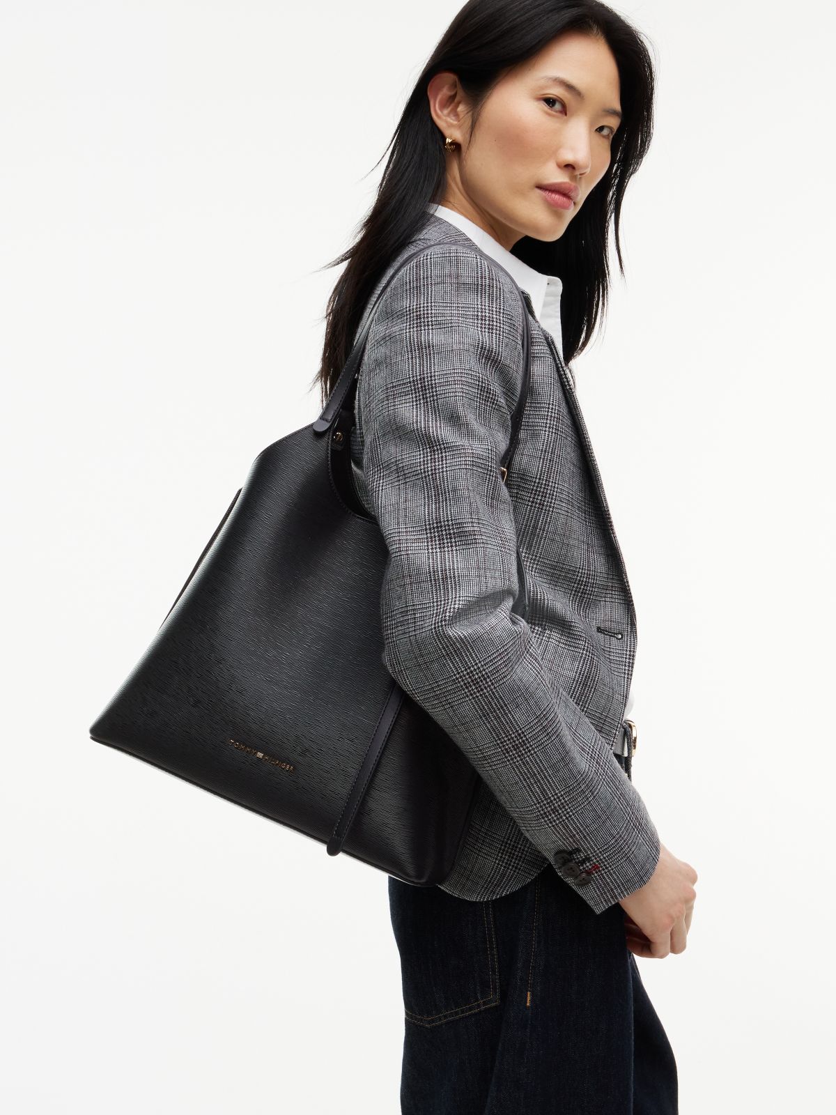 Modern Textured Tote Bag — Black