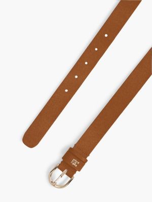 ceinture essential en daim à boucle ronde brown pour femmes tommy hilfiger