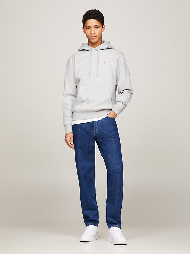 grey fleece-hoodie mit flag-patch für herren - tommy jeans