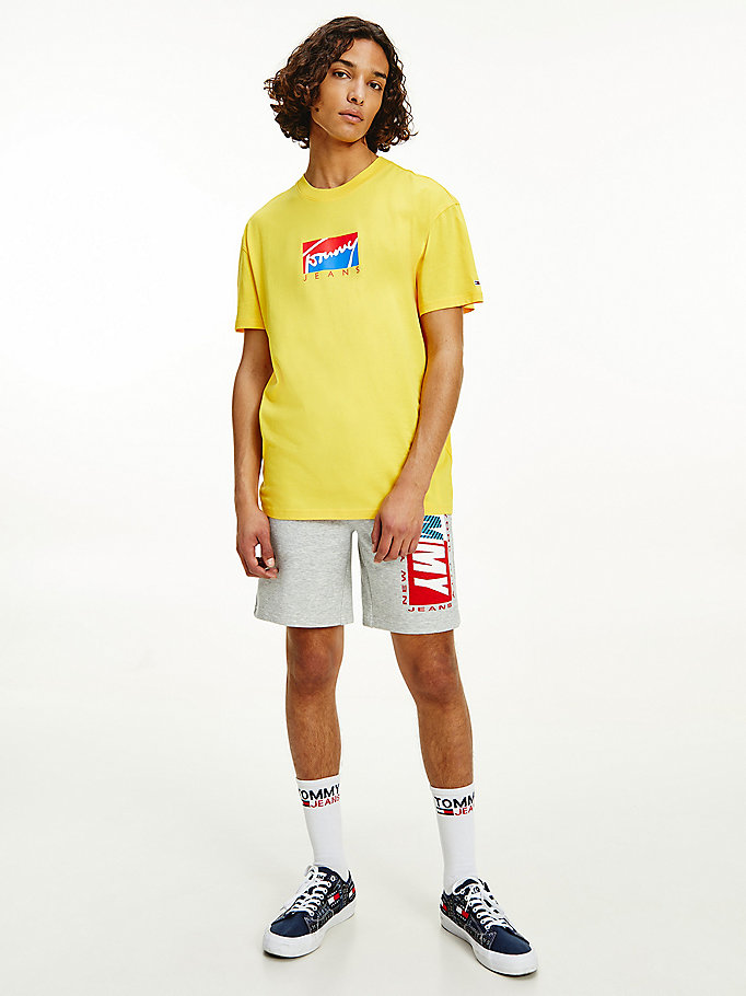 gelb relaxed fit t-shirt mit logo-grafik für men - tommy jeans