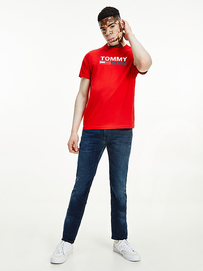 rot t-shirt mit flag und logo für herren - tommy jeans
