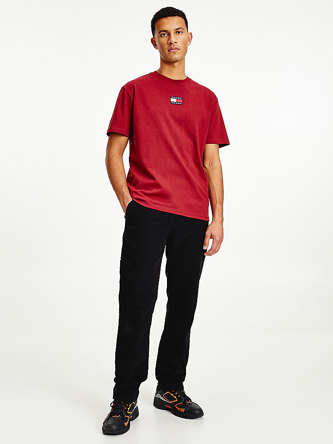 rood biologisch katoenen t-shirt met badge voor men - tommy jeans