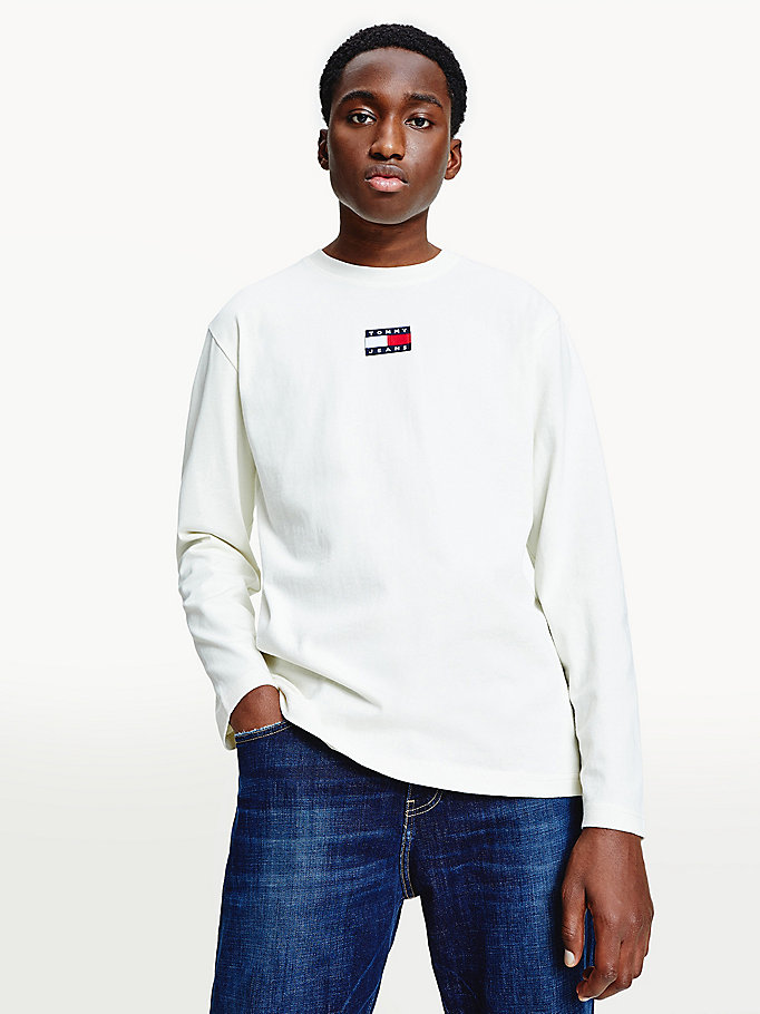 white tommy badge long sleeve t-shirt for men tommy jeans