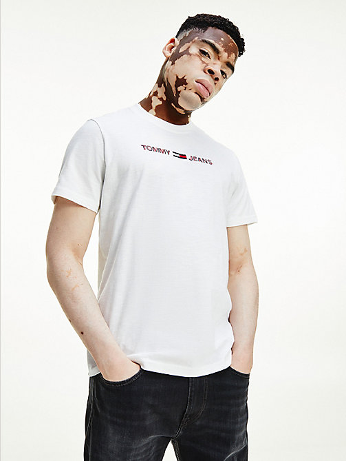 t-shirt à logo linéaire blanc pour men tommy jeans