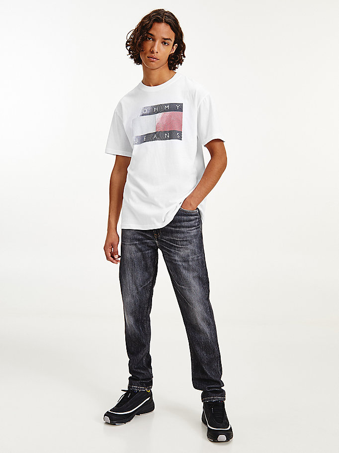 t-shirt con bandiera grafica riflettente bianco da uomo tommy jeans