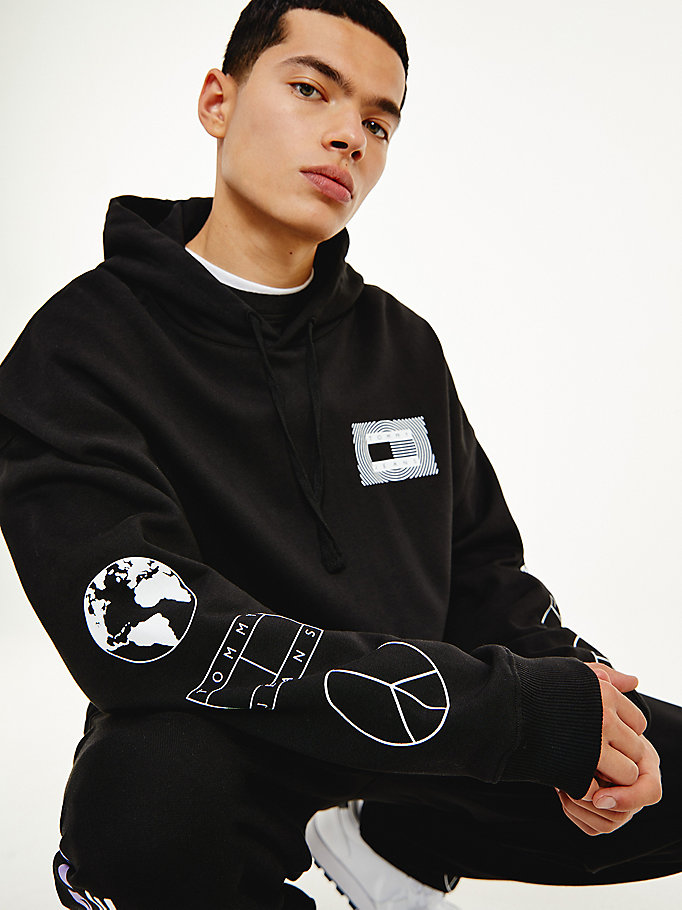 schwarz hoodie aus recycling-baumwolle mit unity-logo für men - tommy jeans