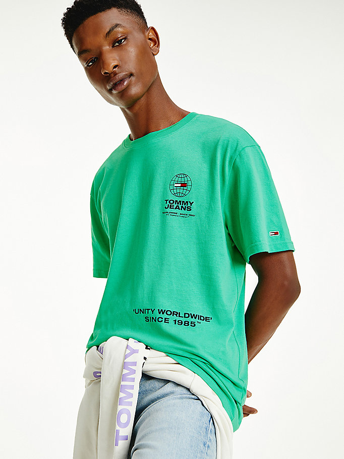 groen biologisch katoenen t-shirt met unity-logo's voor men - tommy jeans