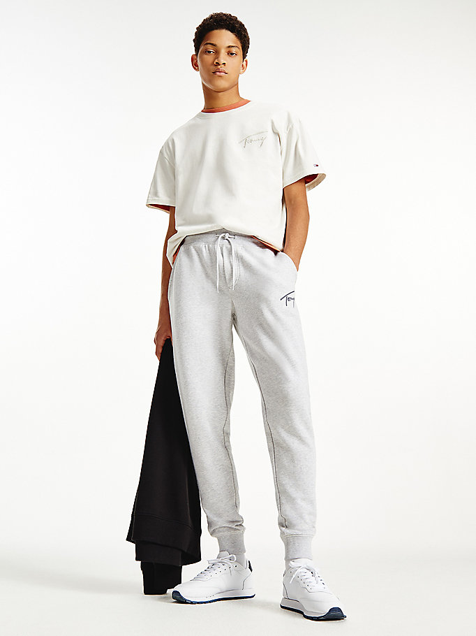 grau slim fit jogginghose aus fleece mit branding für men - tommy jeans