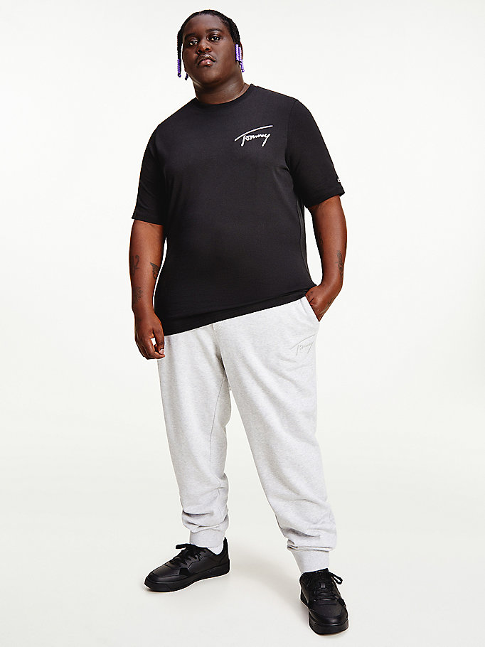 schwarz plus recycling-t-shirt mit signatur-logo für men - tommy jeans