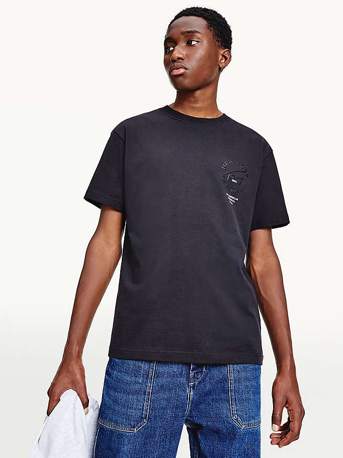 t-shirt con logo tono su tono metallizzato nero da uomo tommy jeans