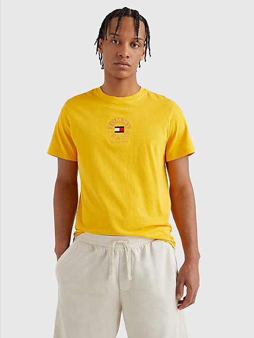 t-shirt con logo circolare giallo da men tommy jeans