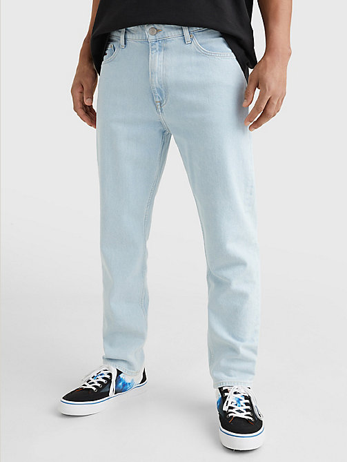 деним зауженные джинсы dad с эффектом потертости для женщины - tommy jeans