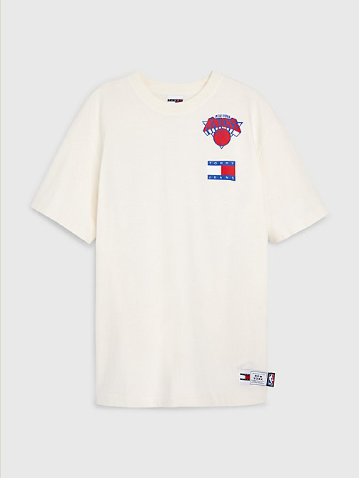 white tommy jeans & nba badge relaxed t-shirt for men tommy jeans