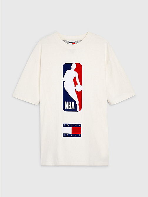 white tommy jeans & nba relaxed logo t-shirt for men tommy jeans