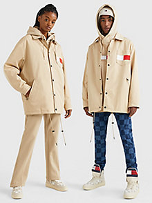 beżowy kurtka z logo i blokami kolorów z tyłu dla mężczyźni - tommy jeans