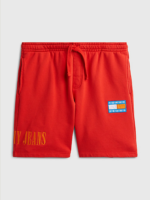 red pop drop flag patch relaxed shorts for men tommy jeans