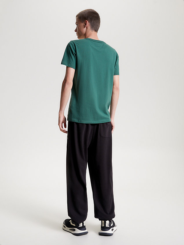 lot de 2 t-shirts essential ajustés en jersey green pour hommes tommy jeans