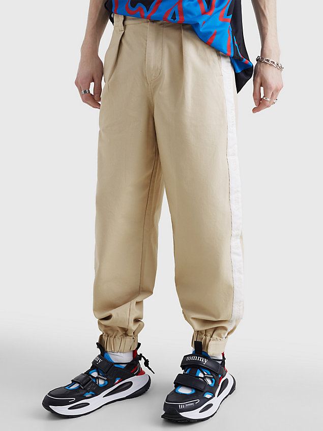 pantaloni chino dual gender affusolati beige da uomo tommy jeans