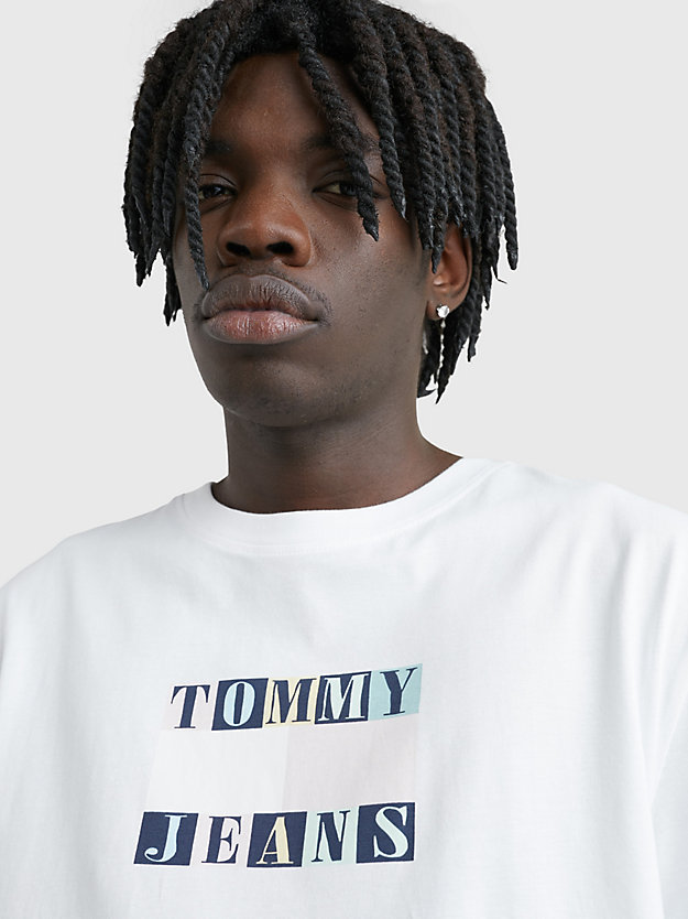WHITE Classic Fit T-Shirt mit Pastell-Grafik für Herren TOMMY JEANS