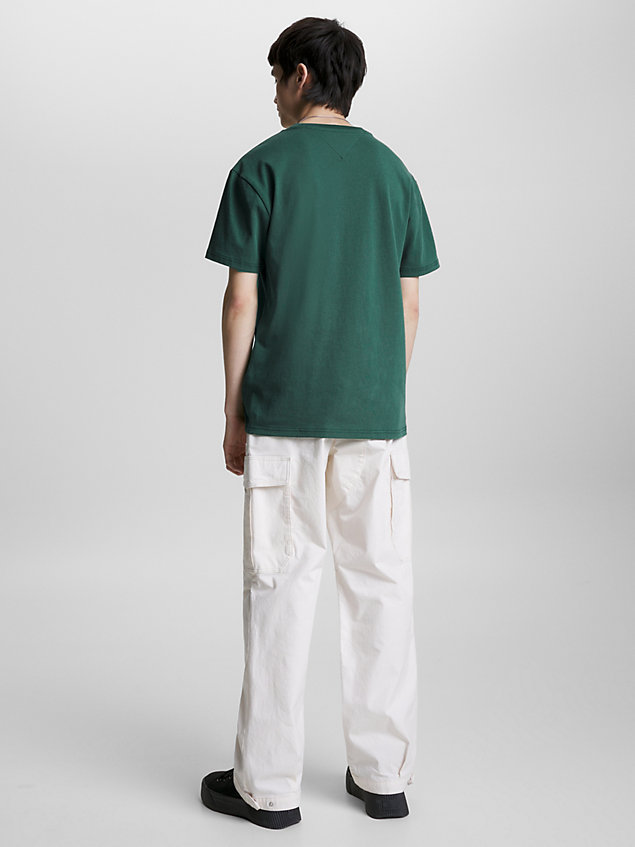 t-shirt coupe classique à badge green pour hommes tommy jeans